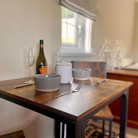 Couples Getaway, With Mountain Views/Dog Friendly Villa Crickhowell Exterior photo